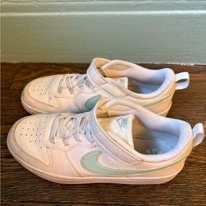 Nike Kids’ Court Borough Recraft Low Top Sneakers Size 3Y White and Mint